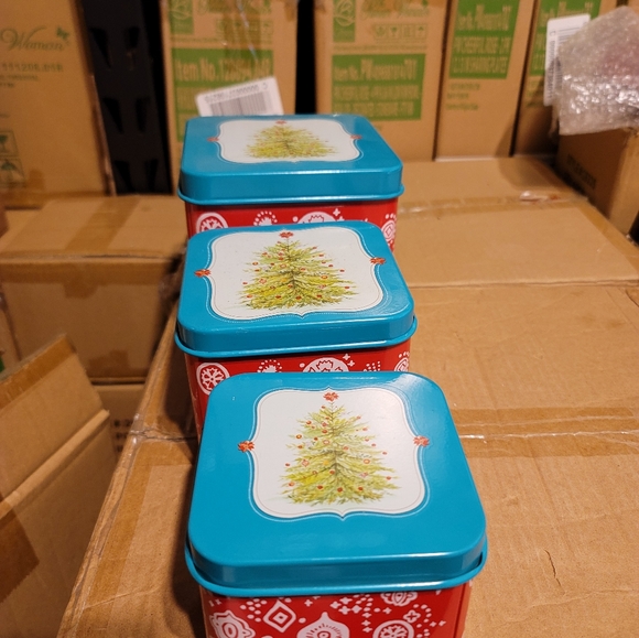 Pioneer Woman Christmas Tins - Picture 5 of 10